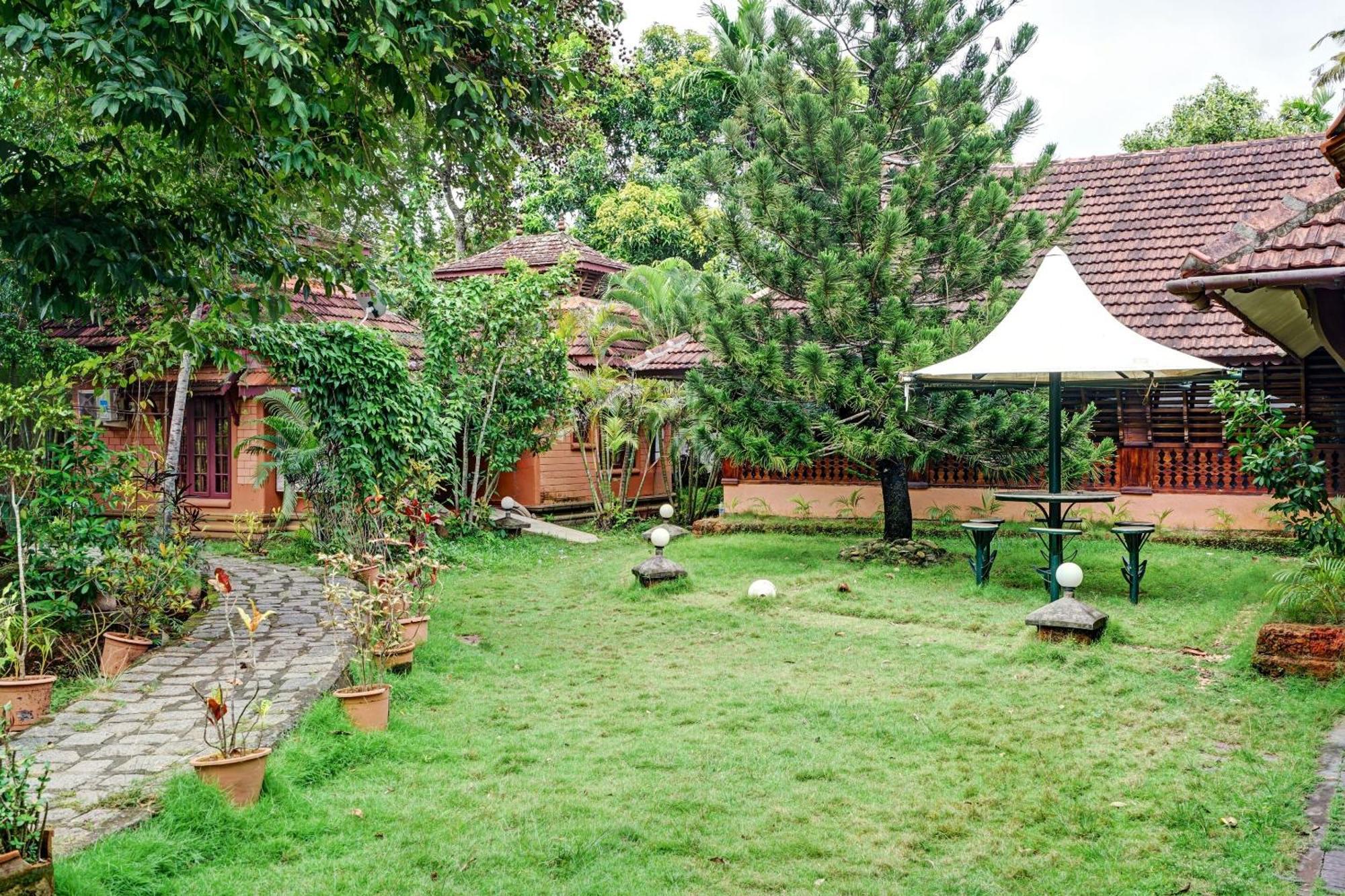Palette - Pagoda Resorts Alappuzha Esterno foto