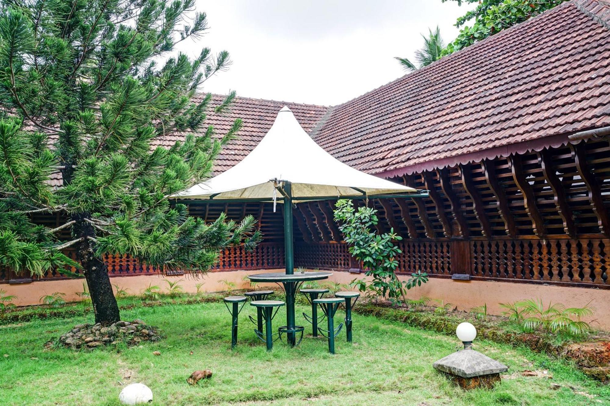 Palette - Pagoda Resorts Alappuzha Esterno foto